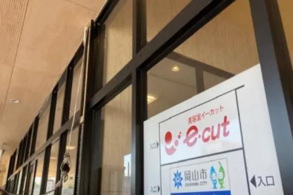 【天満屋ハピーズ円山店】正面出入口左側 各種プロモーション、会員獲得イベントに最適な屋外催事イベントスペース