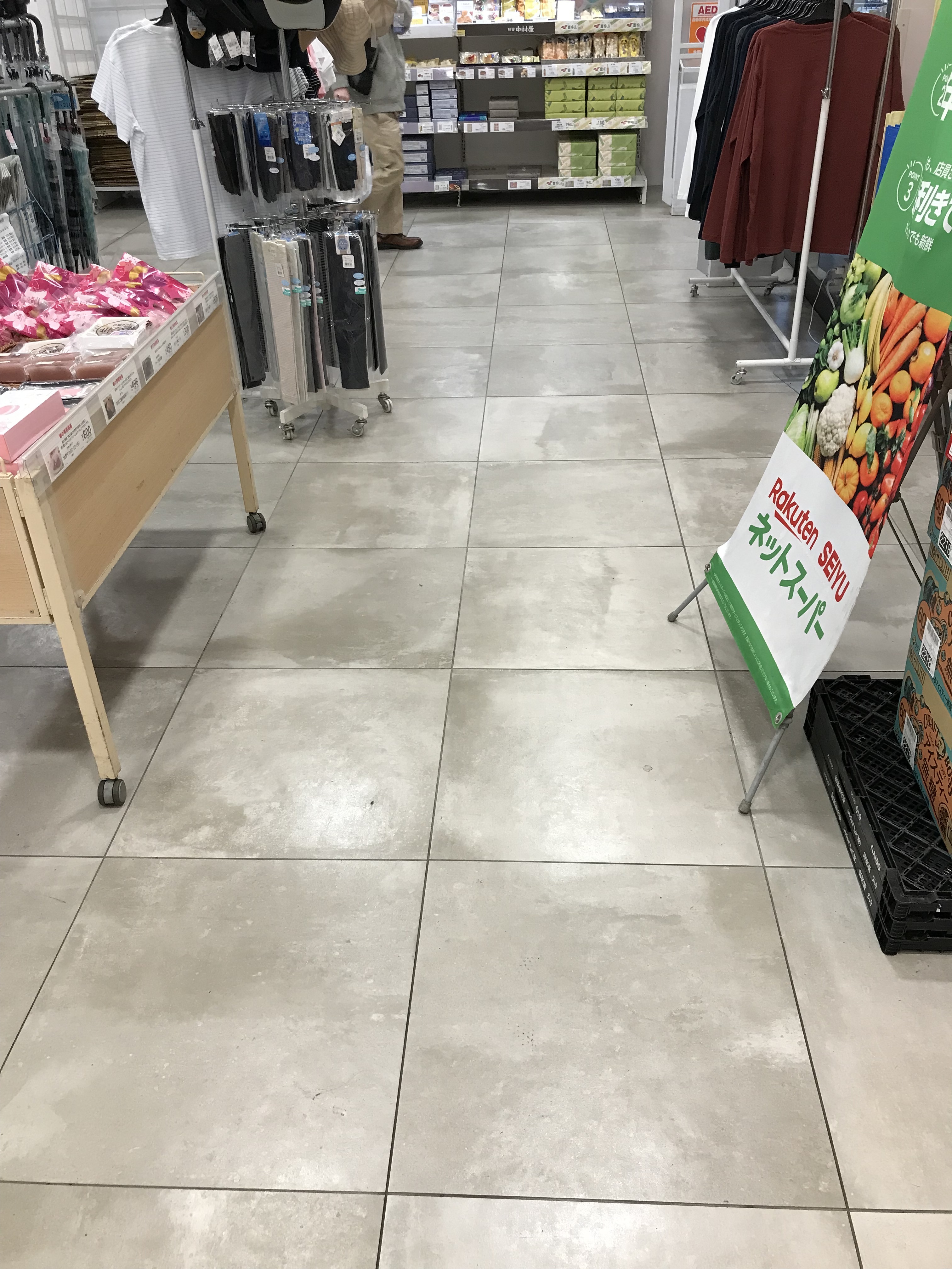 【西友　川口赤山店】1階レジ付近　プロモーション用途や物販、食物販のポップアップストアに最適なスーパー店内催事イベントスペース
