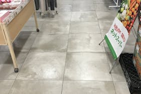 【西友 川口赤山店】1階レジ付近 プロモーション用途や物販、食物販のポップアップストアに最適なスーパー店内催事イベントスペース