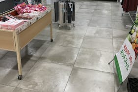 【西友 川口赤山店】1階レジ付近 プロモーション用途や物販、食物販のポップアップストアに最適なスーパー店内催事イベントスペース