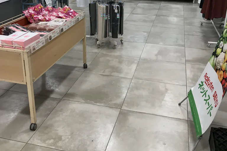 【西友 川口赤山店】1階レジ付近 プロモーション用途や物販、食物販のポップアップストアに最適なスーパー店内催事イベントスペースの画像2