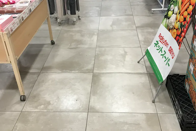 【西友 川口赤山店】1階レジ付近 プロモーション用途や物販、食物販のポップアップストアに最適なスーパー店内催事イベントスペースの画像3