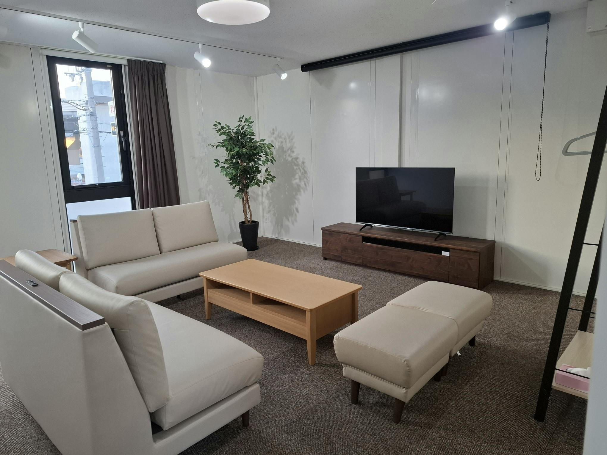 【大阪府東大阪市】自主企画マルシェやワークショップに最適なお手頃価格のレンタルスペース「Living2」/敷地全体の貸切イベント開催も可能!