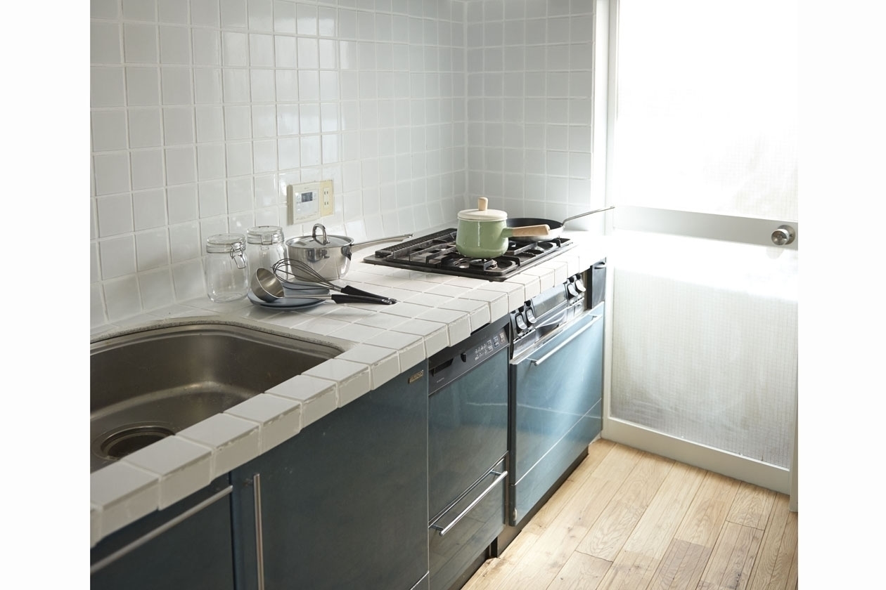 タイル張りのキッチンです。実際に使用できます。