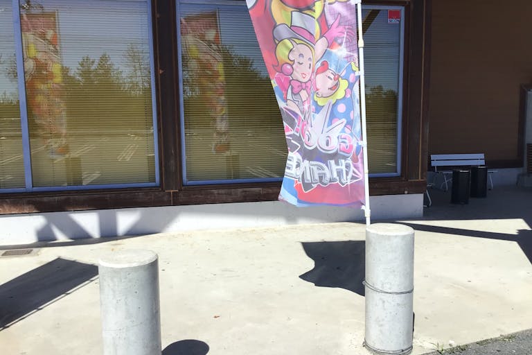 【ダイナム鳥取境港店】キッチンカーやプロモーションに最適なアミューズメント施設のイベントスペース(喫煙所前)の画像3