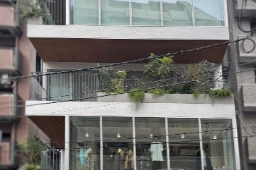 <3月までトライアル価格でご案内!>【麻布十番駅3分】ポップアップストアなどに最適!ガラス張りで自然光がたっぷり入る「HARMONIA SHOWCASE」