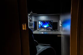 【渋谷駅4分】撮影やロケに活用できる白を基調とした近代的なスペース