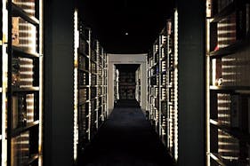 【渋谷駅4分】撮影やロケに活用できる白を基調とした近代的なスペース