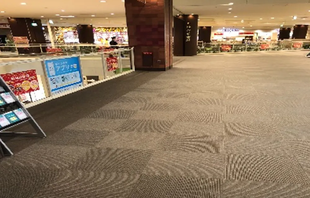 【ララガーデン川口】2階 南側エスカレーター前
