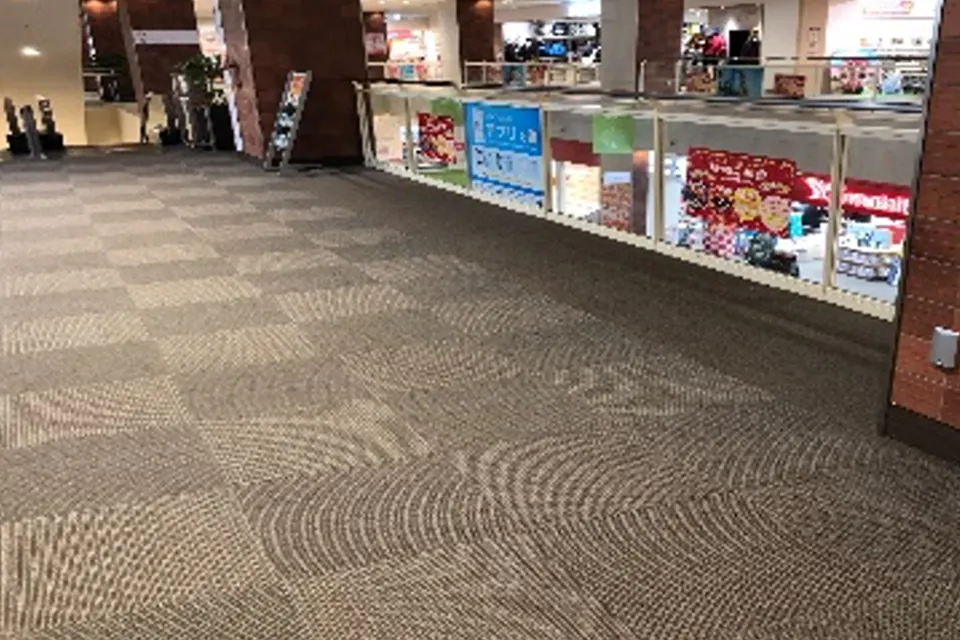 【ララガーデン川口】2階 南側エスカレーター前