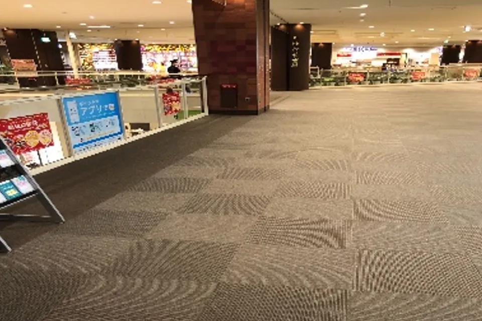 【ララガーデン川口】2階 南側エスカレーター前