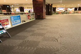 【ララガーデン川口】2階 南側エスカレーター前