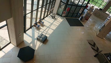 【イオンモール徳島】AWAコート（ガラス面側）の画像