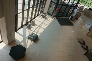 【イオンモール徳島】AWAコート(ガラス面側)