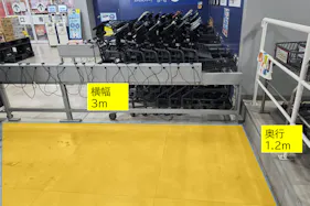 【スーパーセンタートライアル上三緒店】©食物販やPR活動に最適な店内「風除室 スペース」