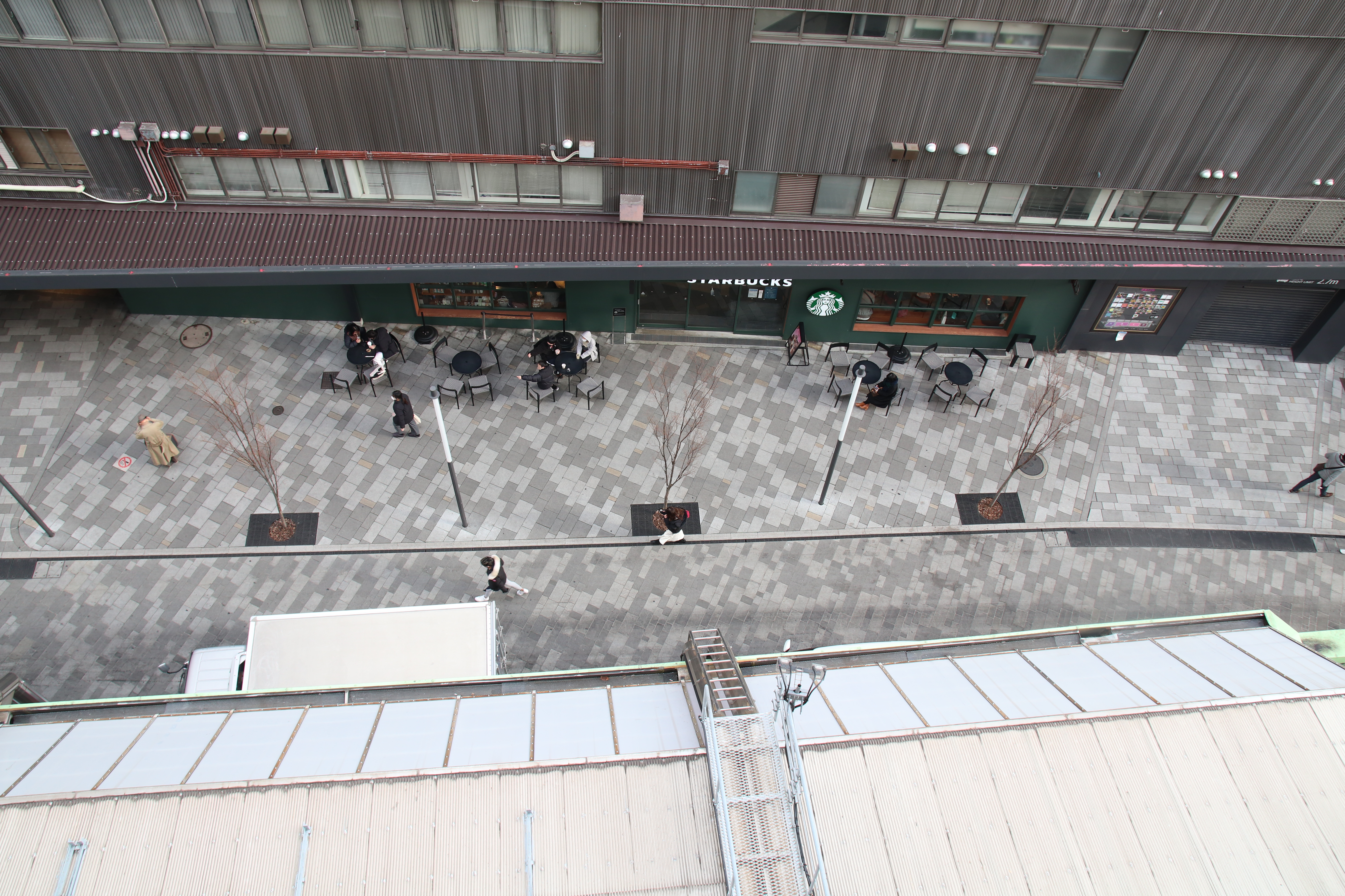 阪急、JRから徒歩で1分圏内