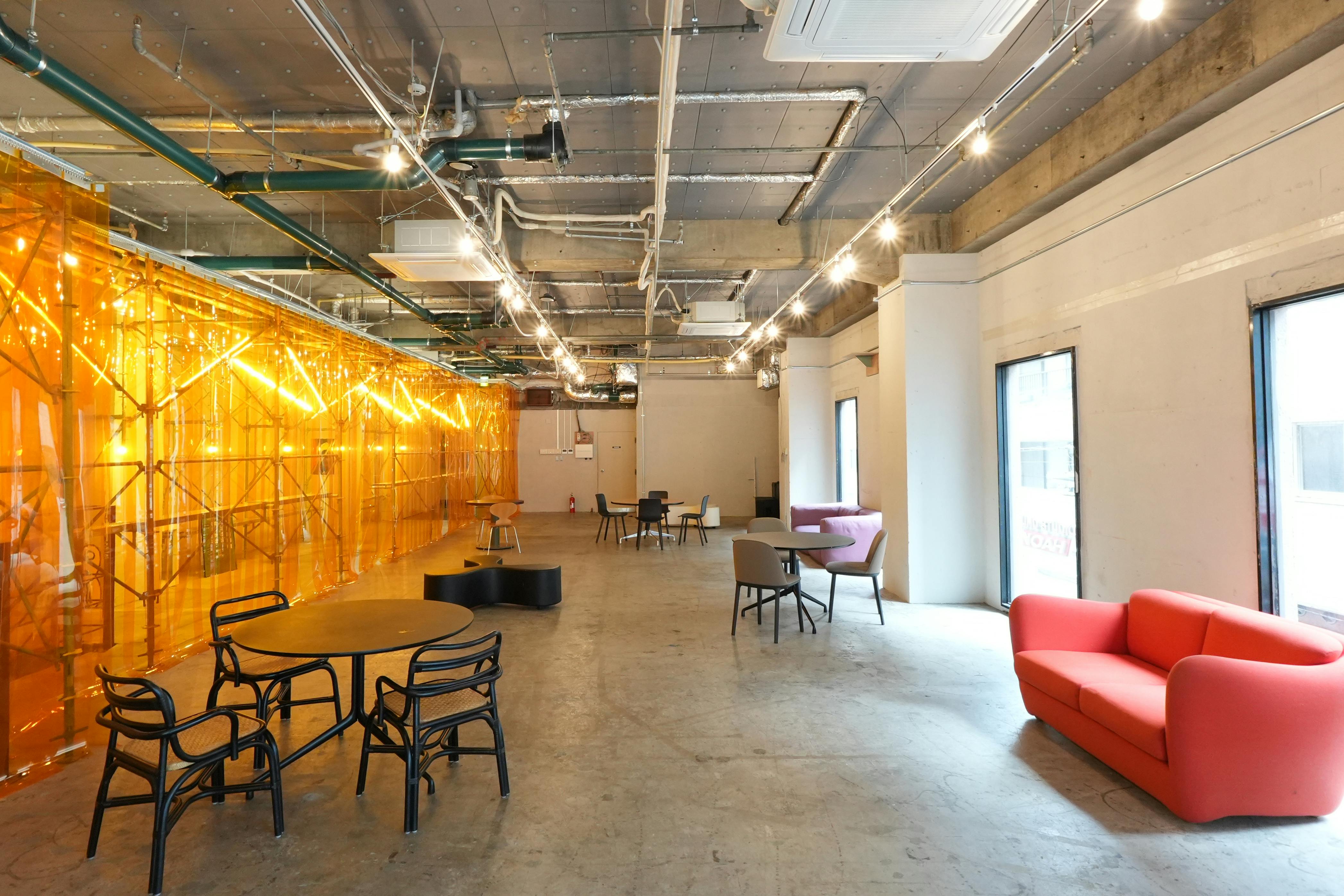 【新宿駅徒歩3分】展示・POPUP・DJイベント対応|都市のカルチャーが交差する多機能レンタルスペース