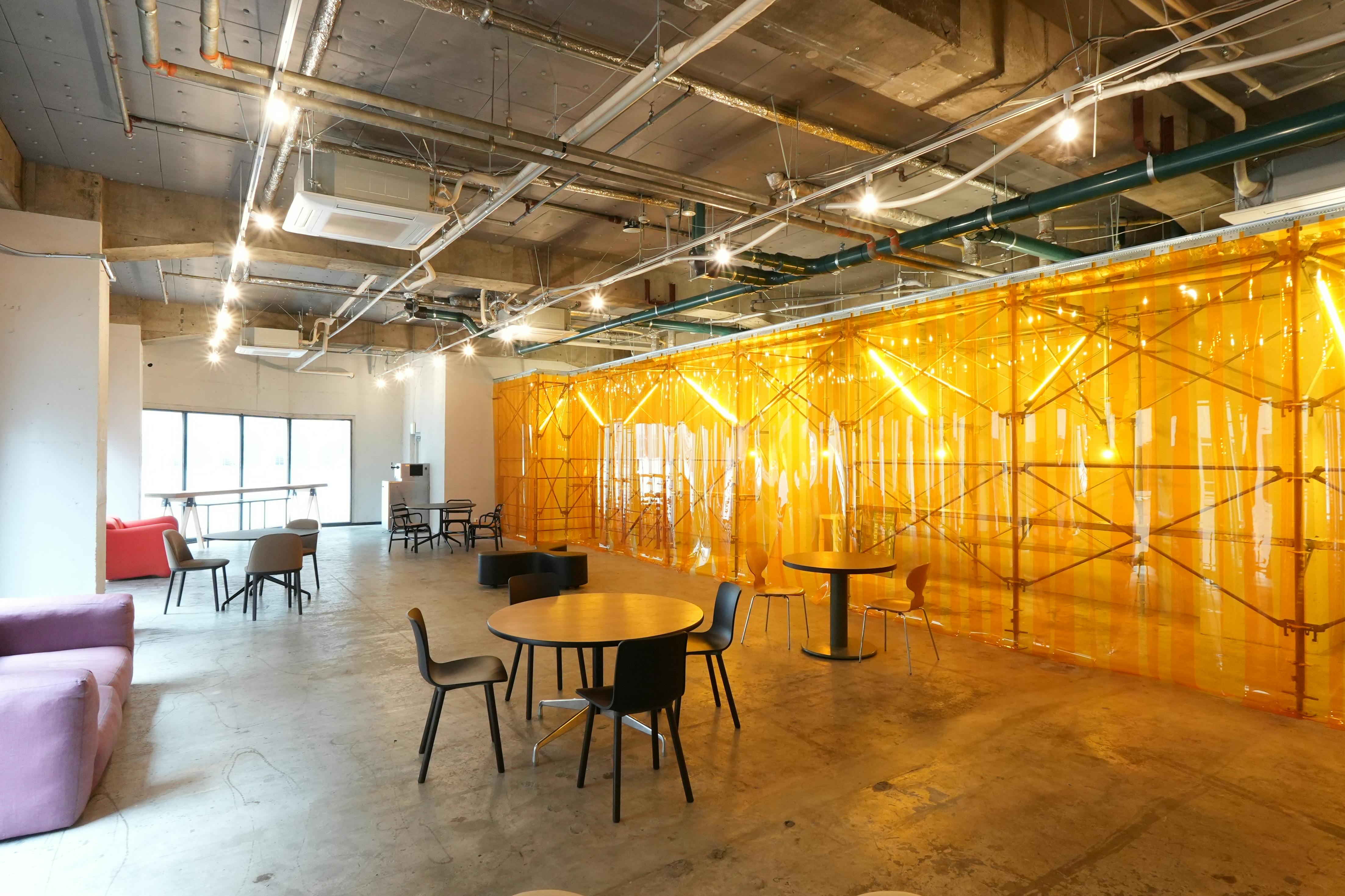 【新宿駅徒歩3分】展示・POPUP・DJイベント対応|都市のカルチャーが交差する多機能レンタルスペース