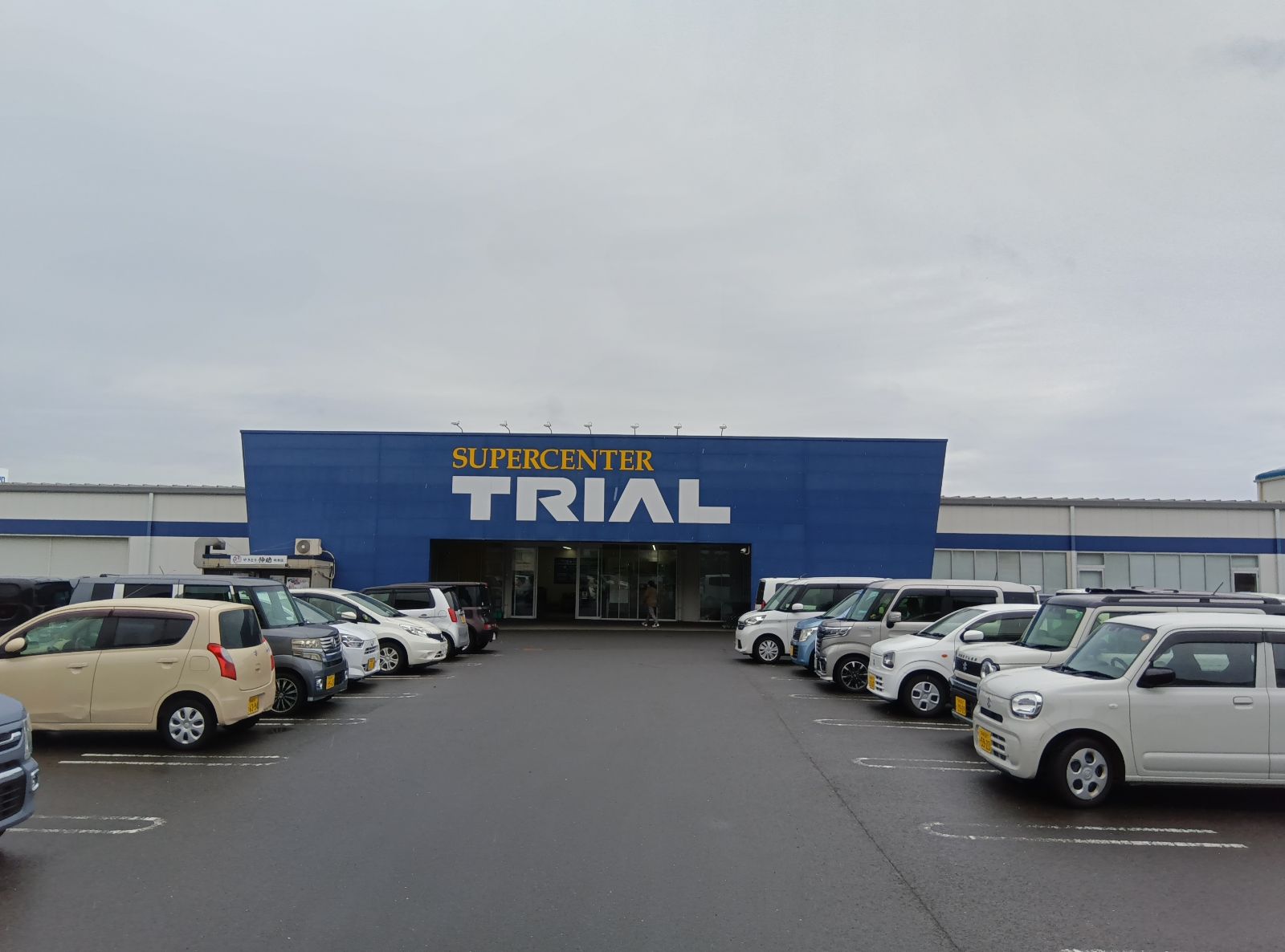 【スーパーセンタートライアル時津店】キッチンカー（調理営業）出店限定/屋外　Ⓐキッチンカースペース【入口正面右側】 ※焼き鳥は利用不可