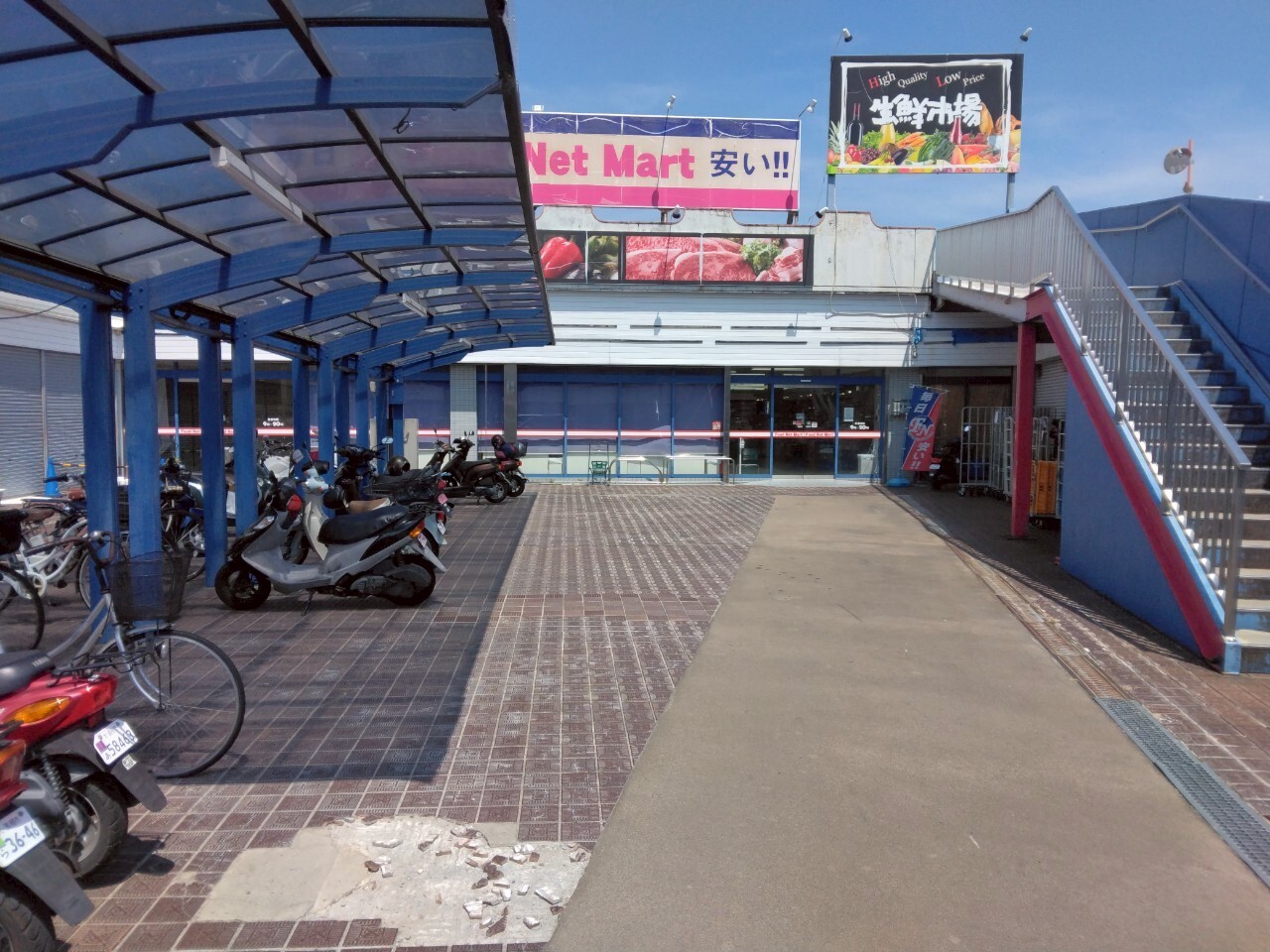 【フードネットマート高槻店】キッチンカー出店や販促プロモーションに適した地域密着型のスーパーの軒先スペース