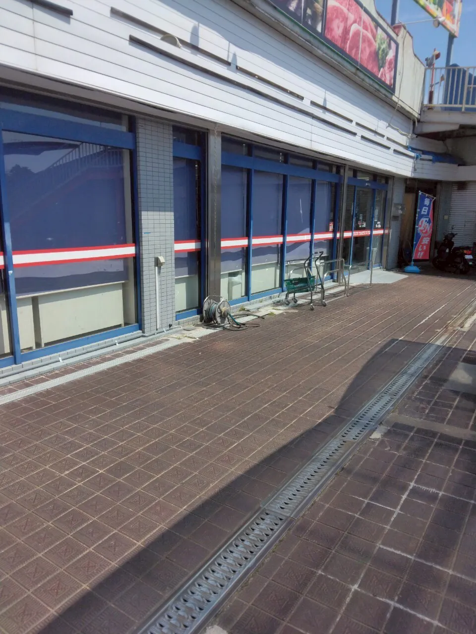 【フードネットマート高槻店】キッチンカー出店や販促プロモーションに適した地域密着型のスーパーの軒先スペース