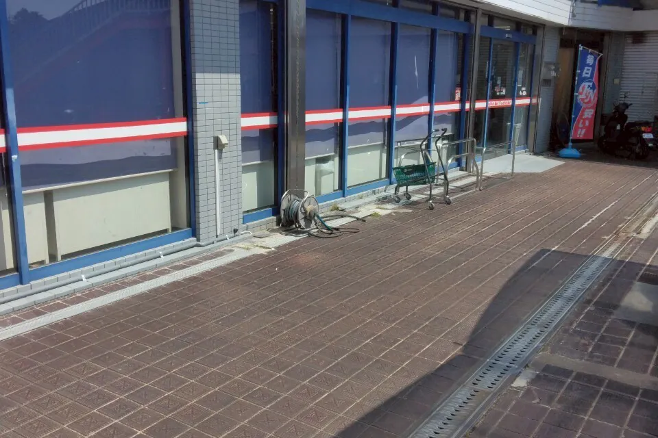 【フードネットマート高槻店】キッチンカー出店や販促プロモーションに適した地域密着型のスーパーの軒先スペース