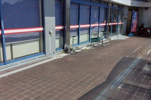 【フードネットマート高槻店】キッチンカー出店や販促プロモーションに適した地域密着型のスーパーの軒先スペース