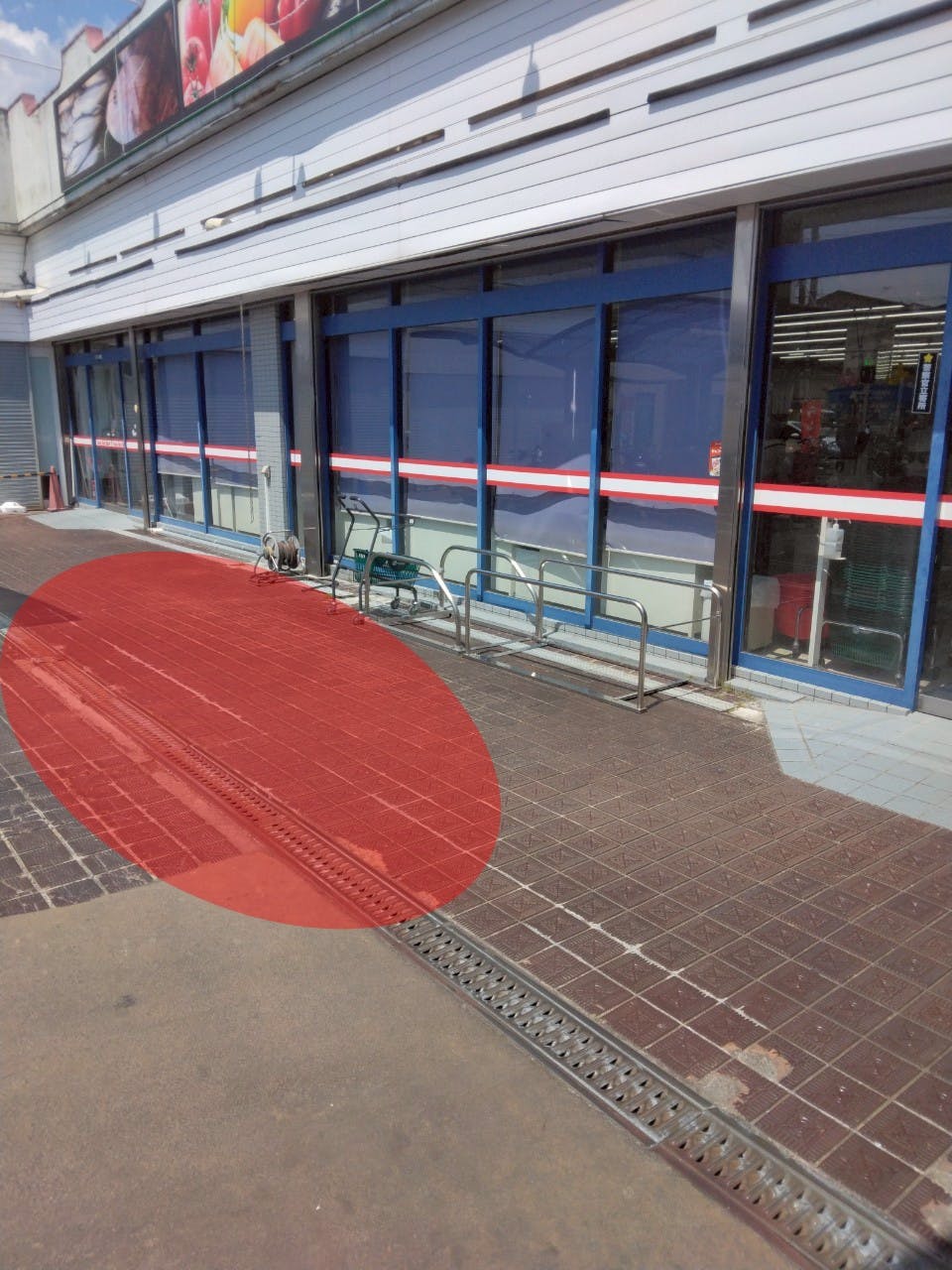 【フードネットマート高槻店】キッチンカー出店や販促プロモーションに適した地域密着型のスーパーの軒先スペースの画像