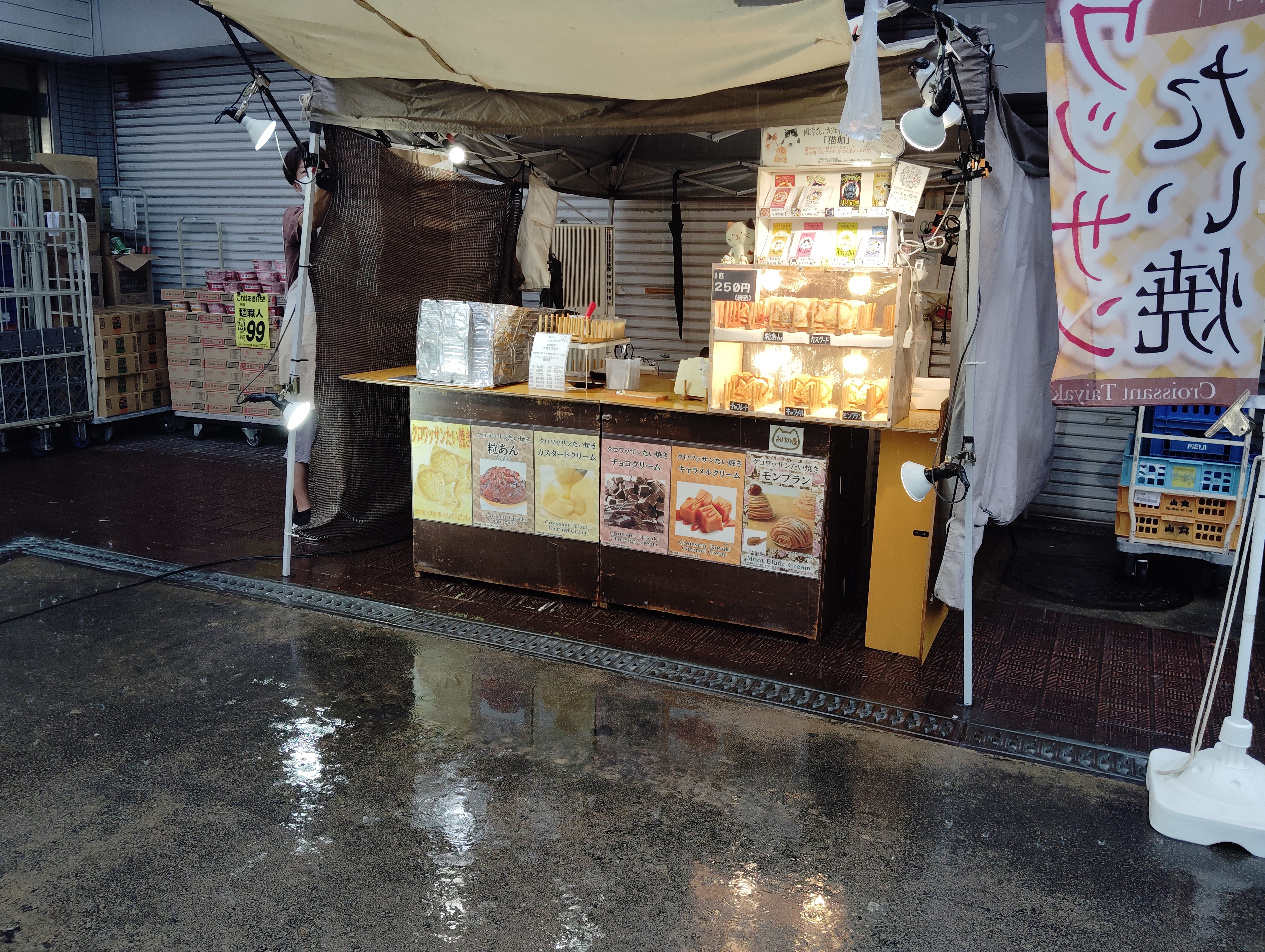 【フードネットマート高槻店】キッチンカー出店や販促プロモーションに適した地域密着型のスーパーの軒先スペース