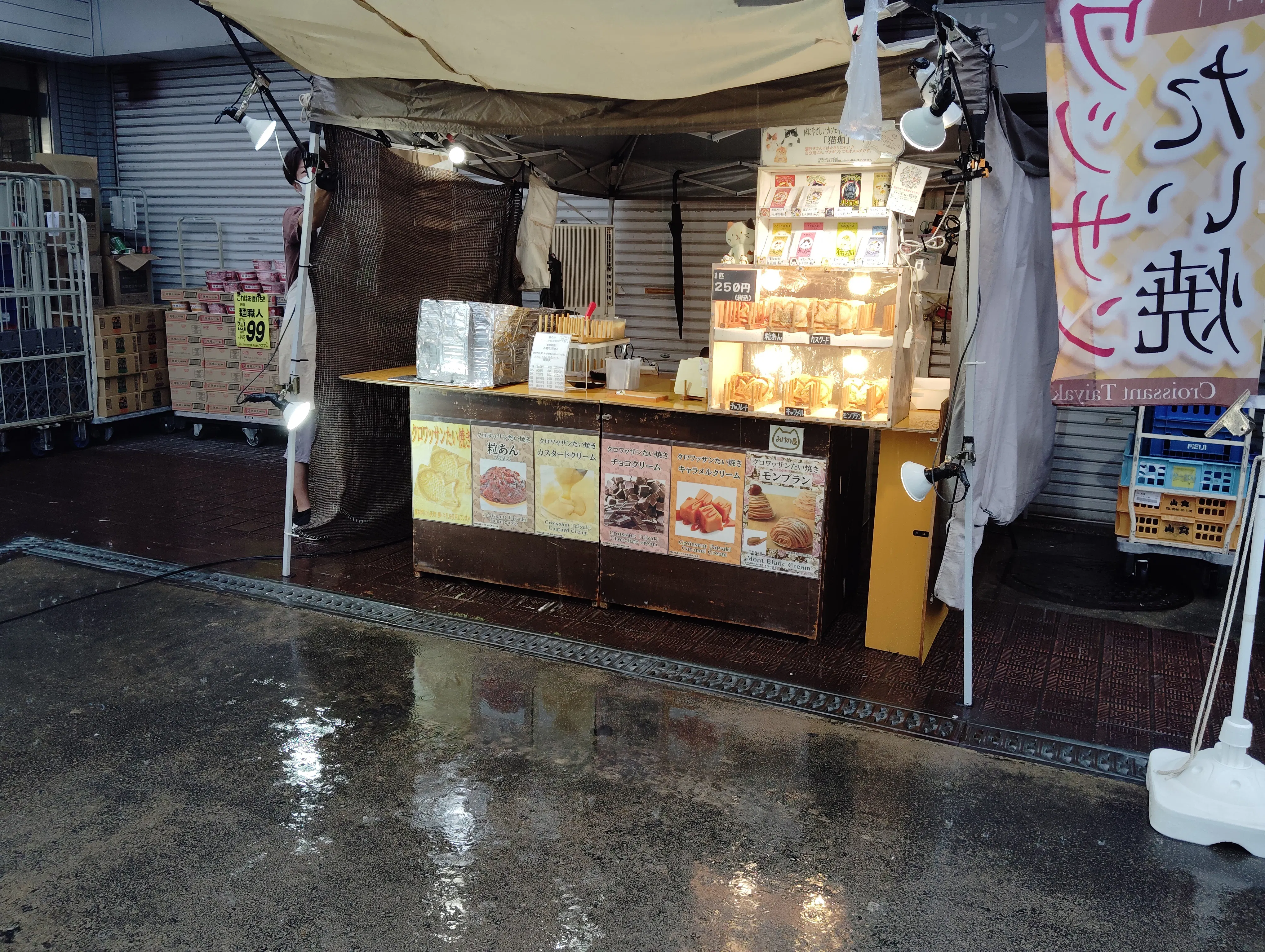【フードネットマート高槻店】キッチンカー出店や販促プロモーションに適した地域密着型のスーパーの軒先スペース