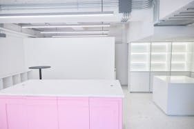 【原宿駅5分】展示会やポップアップストアに適した開放感がある白を基調としたスペース