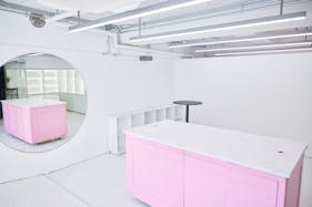 【原宿駅5分】展示会やポップアップストアに適した開放感がある白を基調としたスペース