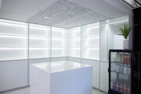 【原宿駅5分】展示会やポップアップストアに適した開放感がある白を基調としたスペース