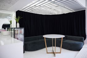 【原宿駅5分】展示会やポップアップストアに適した開放感がある白を基調としたスペース