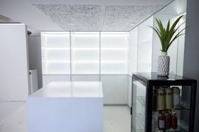 【原宿駅5分】展示会やポップアップストアに適した開放感がある白を基調としたスペース