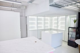 【原宿駅5分】展示会やポップアップストアに適した開放感がある白を基調としたスペース