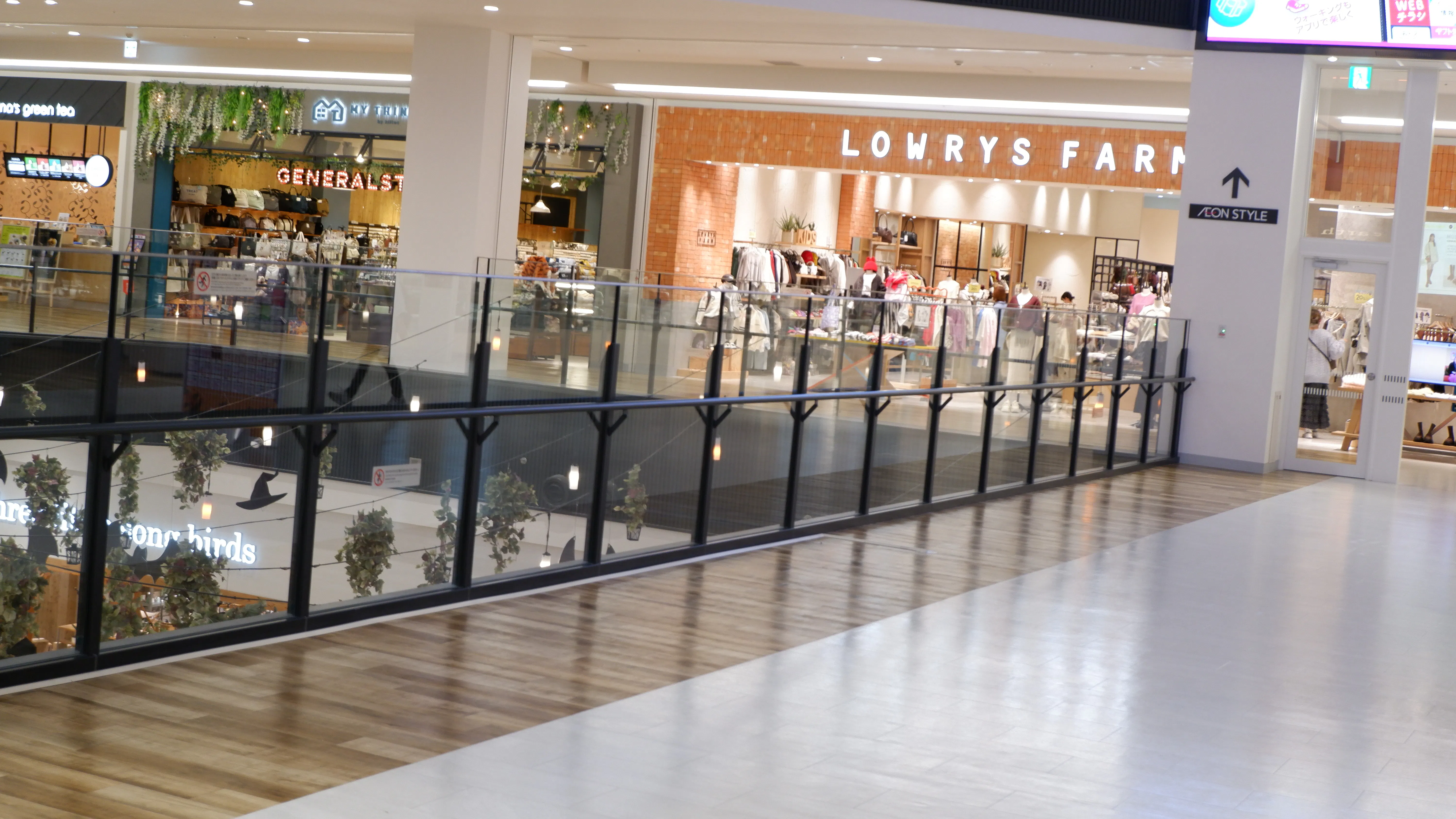 【イオンモール白山】2階かがやきストリート吹抜け