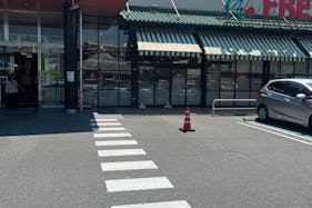 【フレスタ西条店】キッチンカーに利用可能な駐車場スペース
