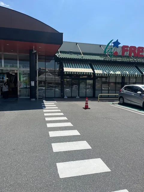【フレスタ西条店】キッチンカーに利用可能な駐車場スペース