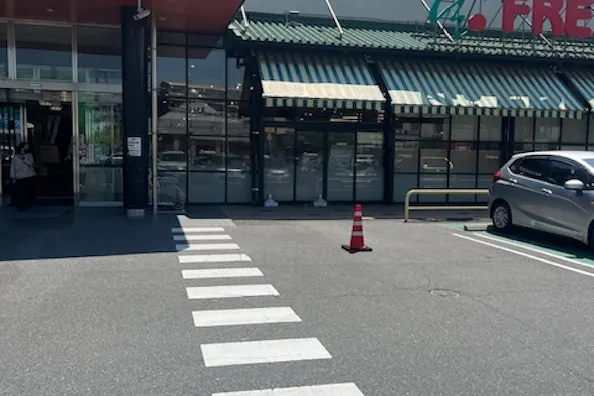【フレスタ西条店】キッチンカーに利用可能な駐車場スペース