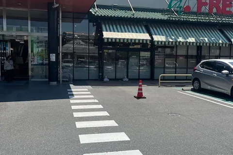 【フレスタ西条店】キッチンカーに利用可能な駐車場スペース