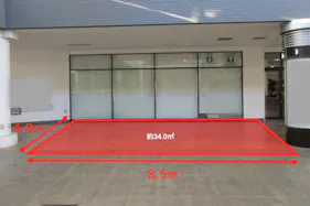 【三井アウトレットパーク 入間】1階 センタープラザ 総合案内所前共用通路