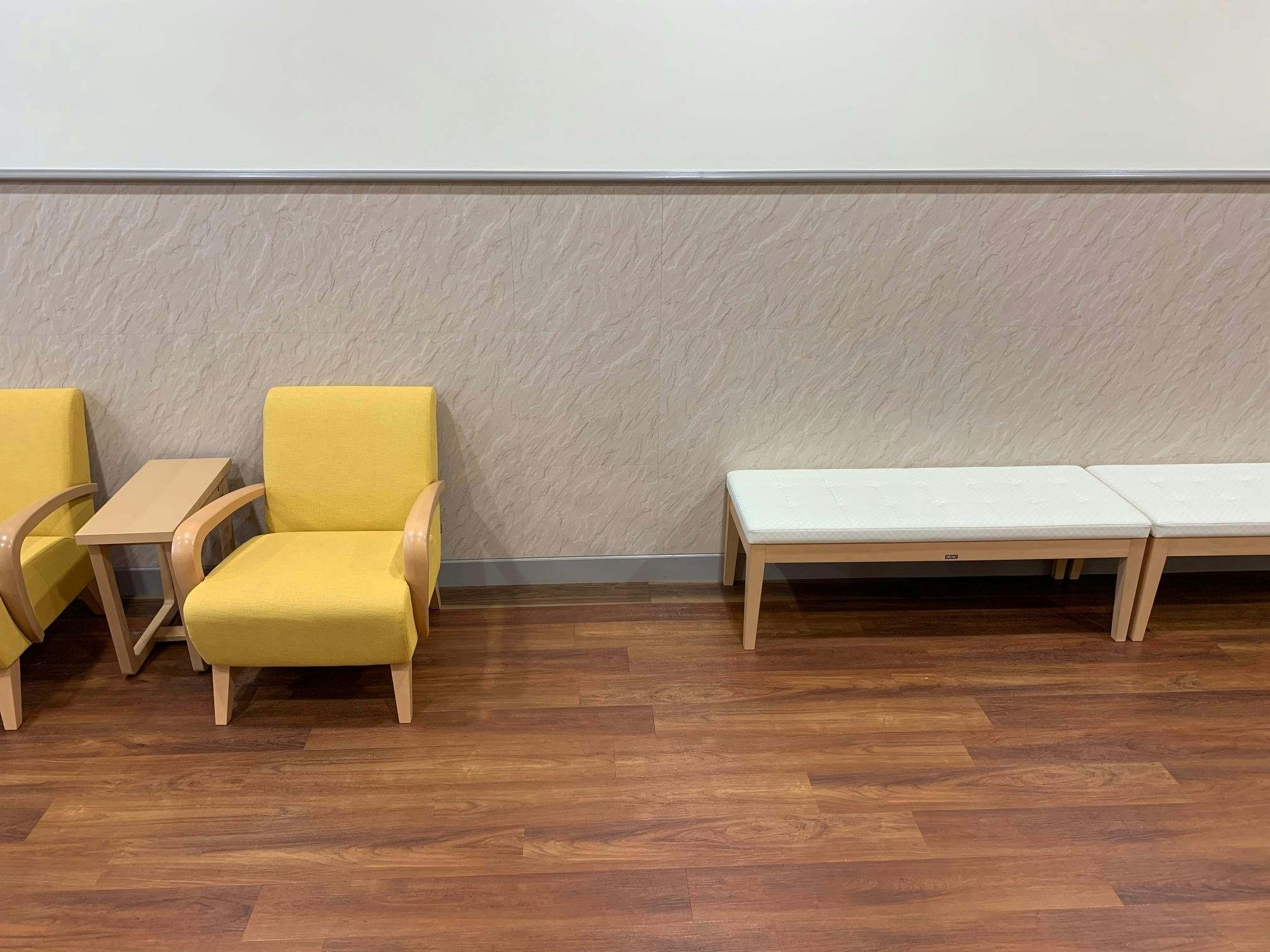 椅子とテーブルの貸し出しが可能です。