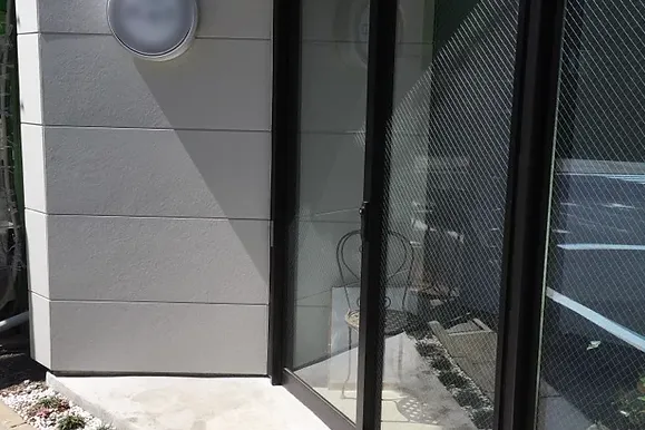 【三軒茶屋駅9分】個展やワークショップに適したカフェ併設の路面ギャラリー