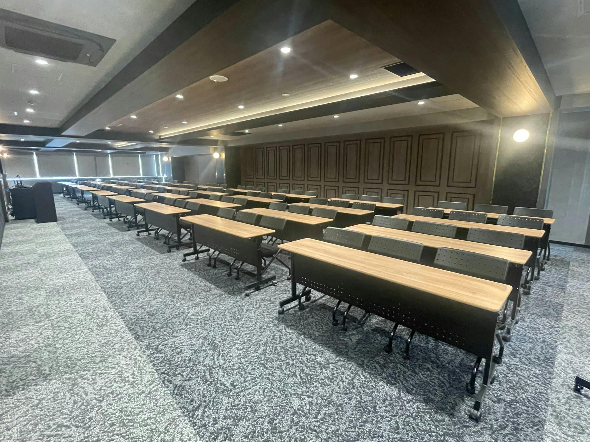 【新橋駅1分】各種パーティーやセミナーに適した落ち着いた雰囲気の貸切イベントスペースの画像