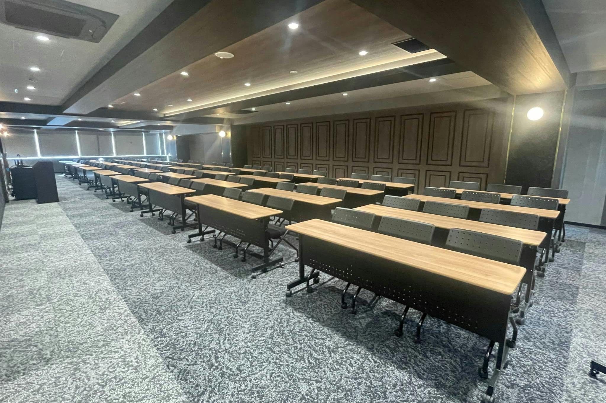 【新橋駅1分】各種パーティーやセミナーに適した落ち着いた雰囲気の貸切イベントスペース