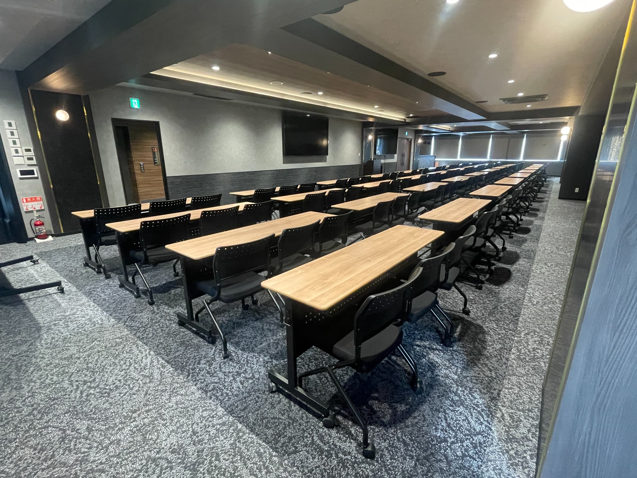 【新橋駅1分】各種パーティーやセミナーに適した落ち着いた雰囲気の貸切イベントスペース