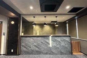 【新橋駅1分】各種パーティーやセミナーに適した落ち着いた雰囲気の貸切イベントスペース