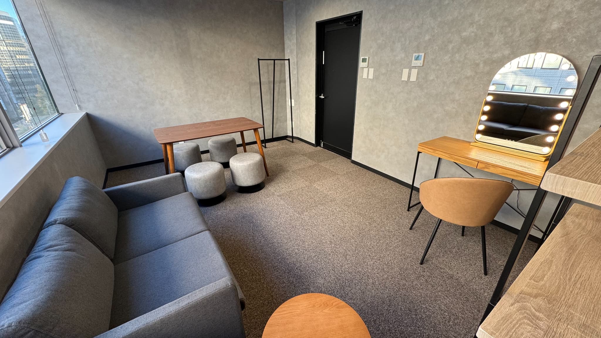 【新橋駅1分】各種パーティーやセミナーに適した落ち着いた雰囲気の貸切イベントスペース