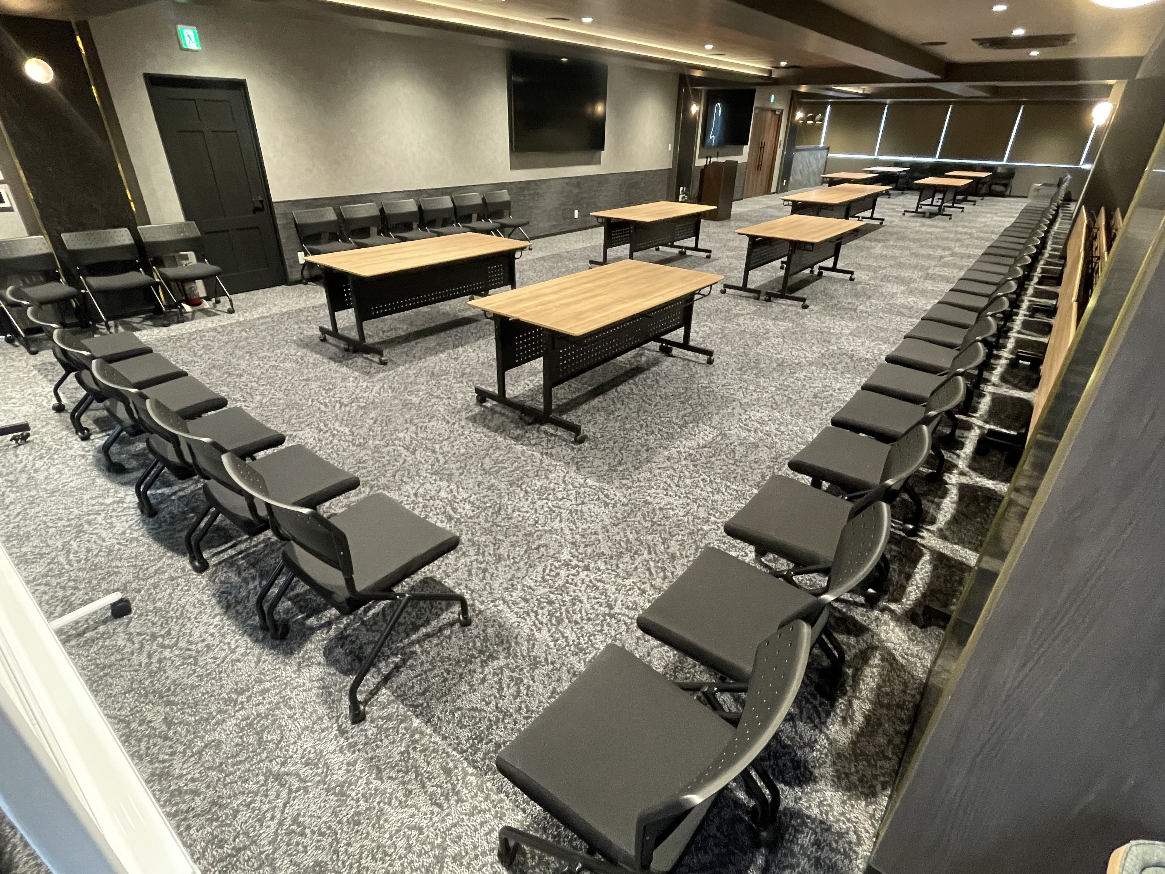 【新橋駅1分】各種パーティーやセミナーに適した落ち着いた雰囲気の貸切イベントスペース